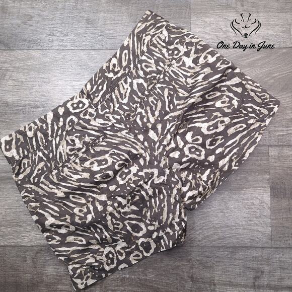 Loft Flat Front Shorts Size 8 - Picture 7 of 7